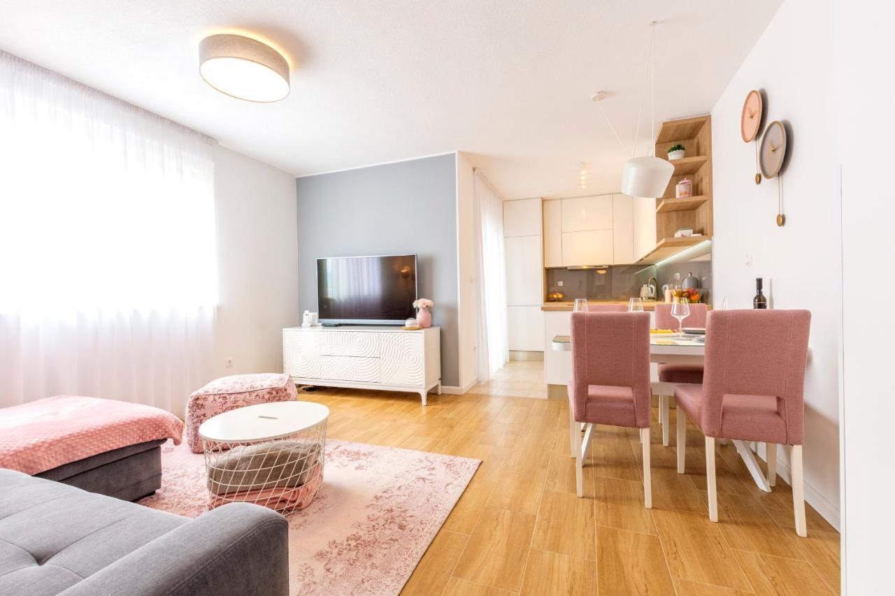 Rose Apartment Kastela Luaran gambar