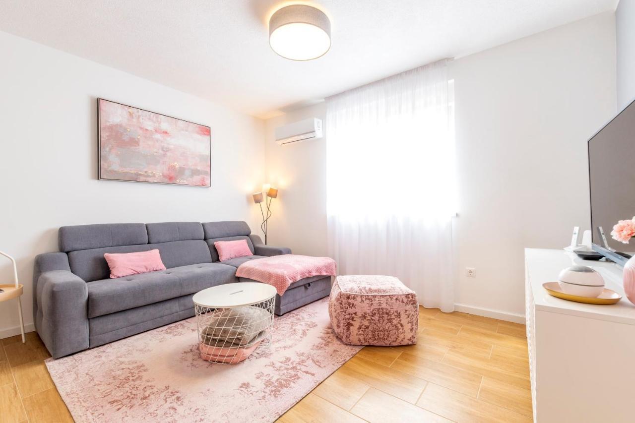 Rose Apartment Kastela Luaran gambar