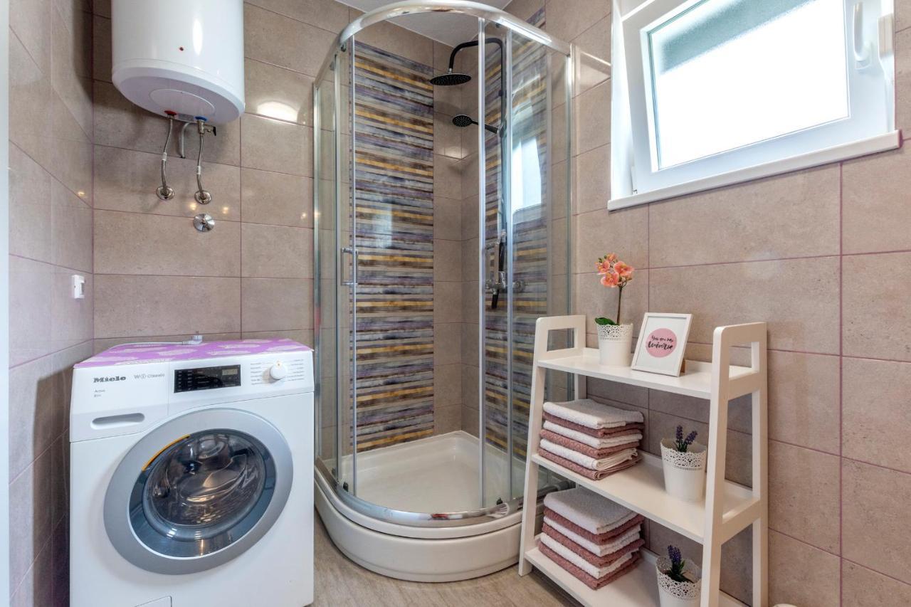 Rose Apartment Kastela Luaran gambar