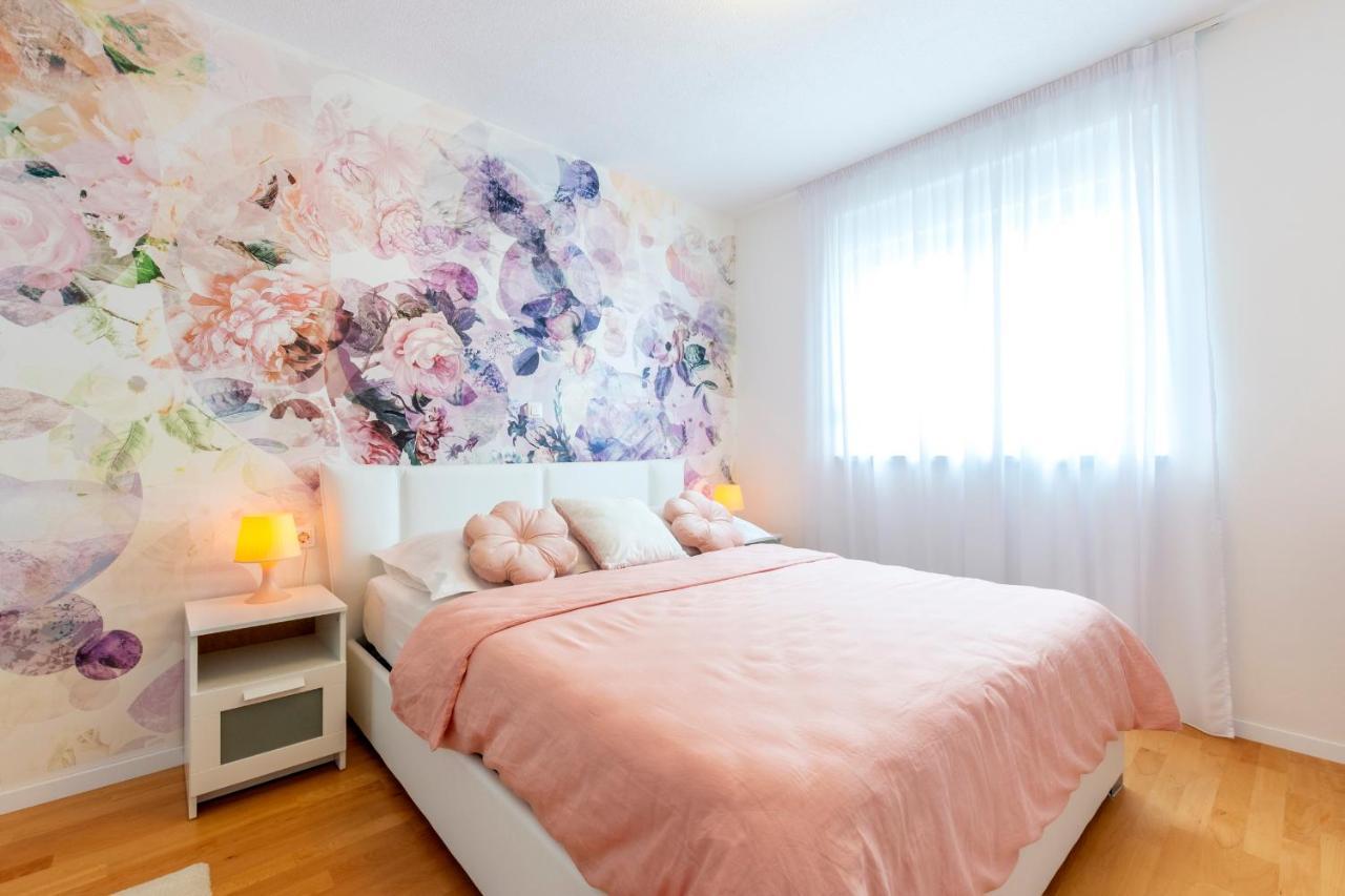 Rose Apartment Kastela Luaran gambar