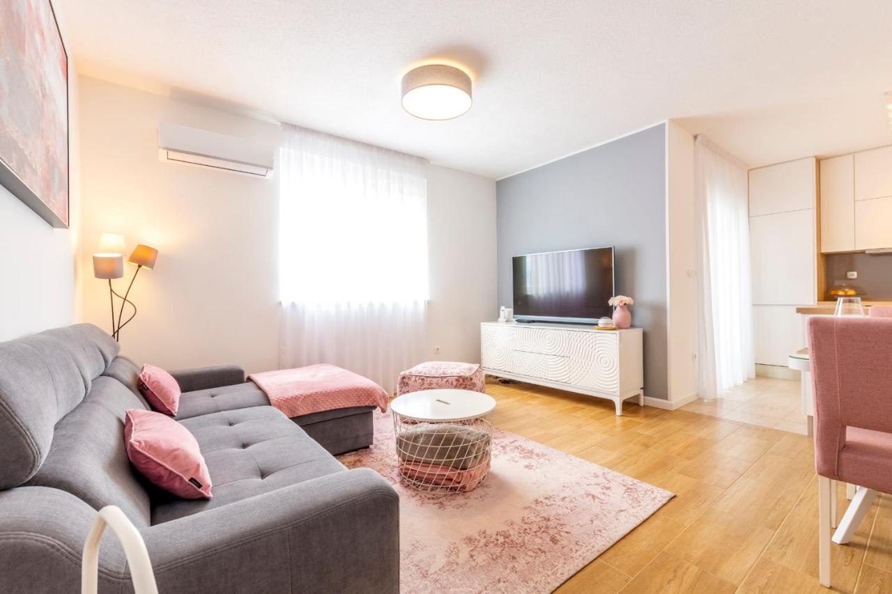 Rose Apartment Kastela Luaran gambar